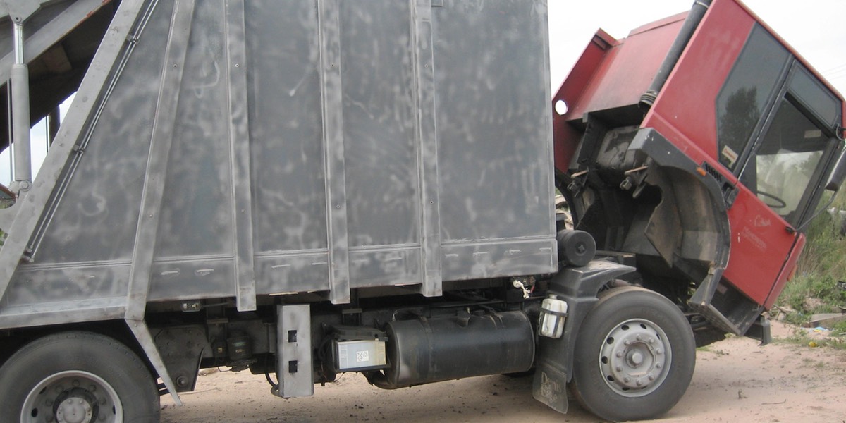 Blast cleaned dustcart