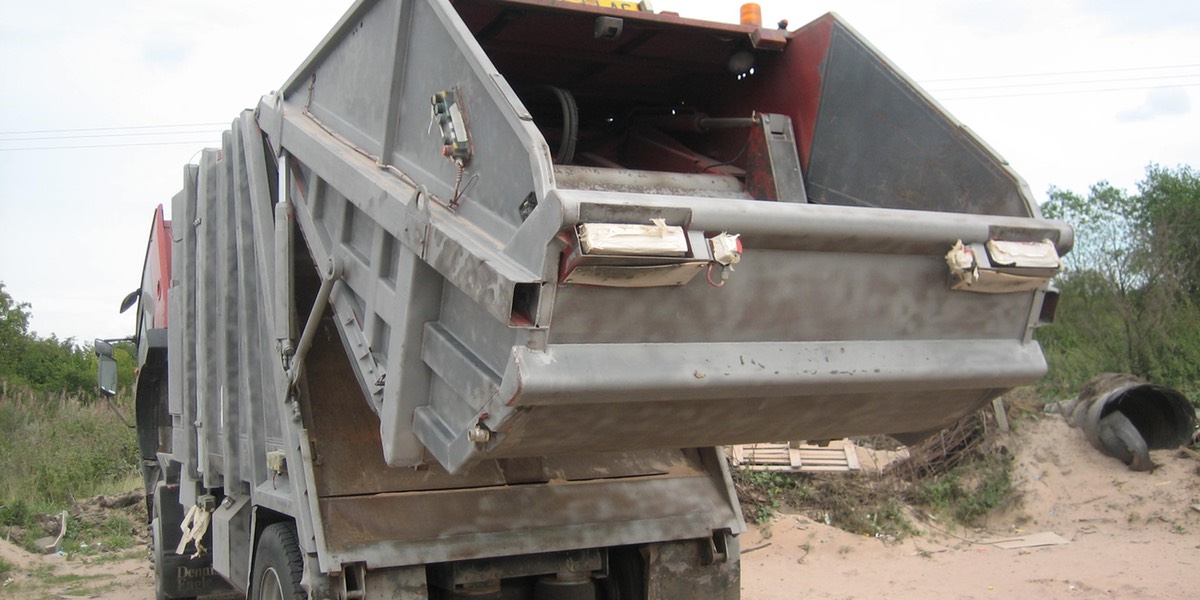 Blast cleaned dustcart